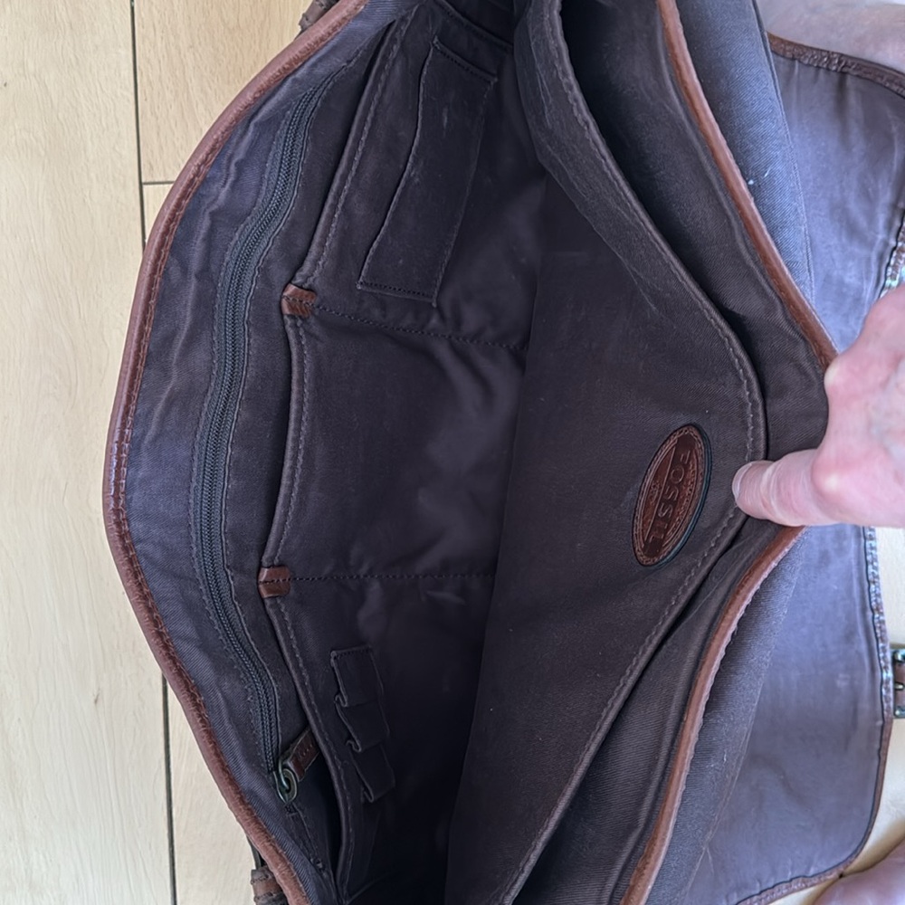 FOSSIL leather messenger bag - Picture 9 of 9